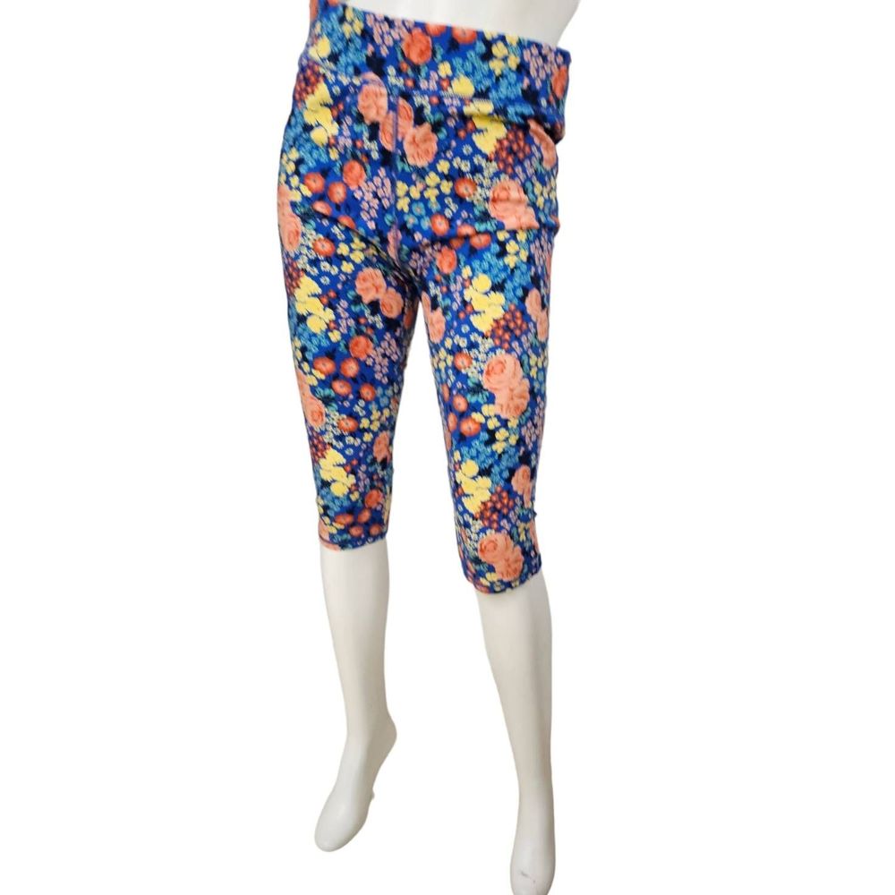 D & Co Blue Floral Capri Pants size Small